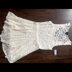 Lace white dress from Aritzia (tags on)